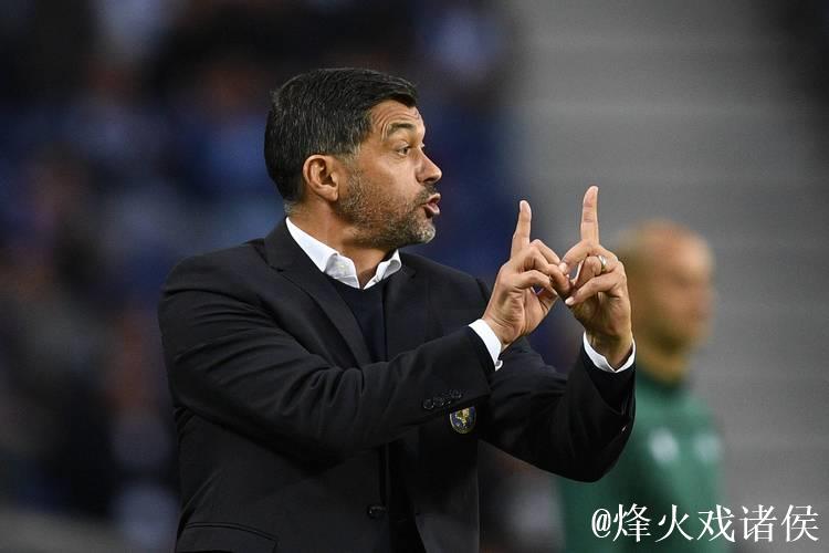 孔塞桑被抱摔,裁判无动于衷! 孔塞桑被抱摔,裁判无动于衷!